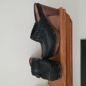 Earthies black clogs